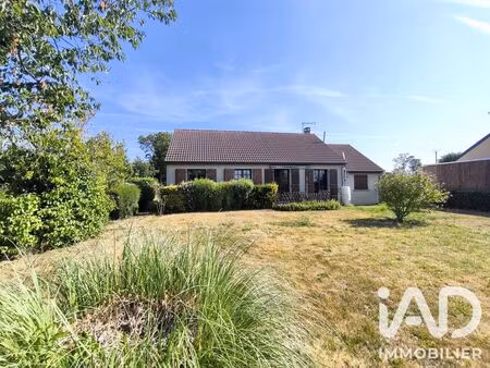 maison traditionnelle à moon-sur-elle (50680)