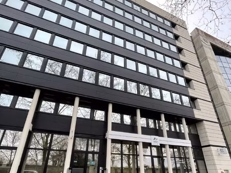 location local professionnel 472m²
