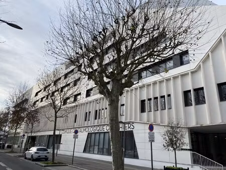 location local professionnel 1 337m²