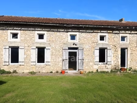 longère charentaise de caractère avec dépendances et fort potentiel - saint-palais-de-négr