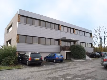 location local professionnel 66m²