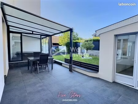 maison 8 pièces 372 m²