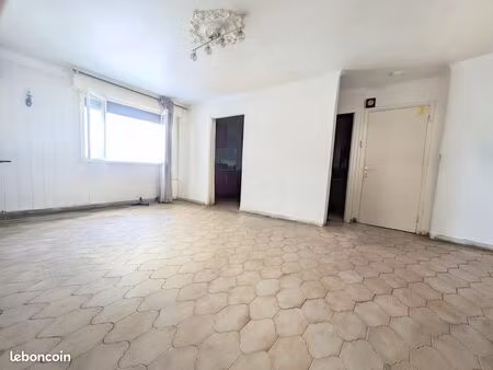 maison de ville à rénover  possibilité de diviser en 2 logements