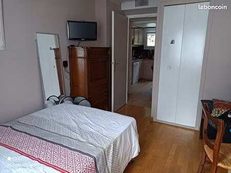 chambre climatisée chez l'habitant