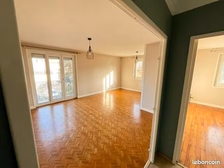 appartement à louer  andrézieux-bouthéon centre  64m2 f2/3 avec balcon  cave et garage