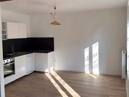 appartement lumineux de 75 m² – 2 chambres – grand salon avec cuisine équipée de 28 m² – d