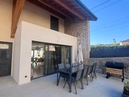 maison rénovée + grandes terrasses + garage