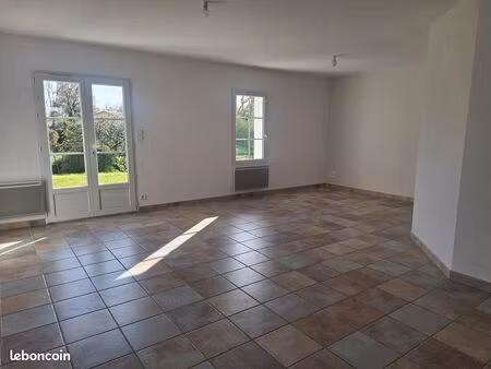 maison à louer la chaize le vicomte