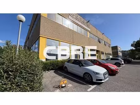 location local professionnel 82m²