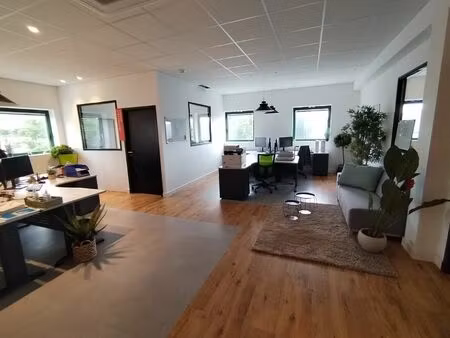 location local professionnel 600m²