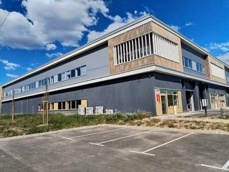 location local professionnel 157m²