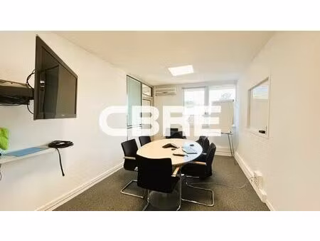 location local professionnel 134m²