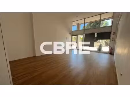 location local professionnel 99m²