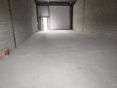 location local d'activités 97 m²