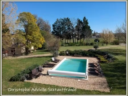 ensemble immobilier  habitation 230 m2  5 chambres d'hôtes  2 gîtes  piscine sur 1 ha