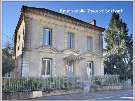 superbe maison bourgeoise  proche bergerac  très beaux volumes  jardin  garage  car-port .