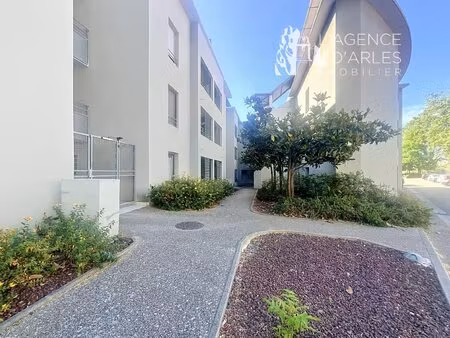 arles proche luma et iut - appartement rez-de-chaussée avec 2 chambres