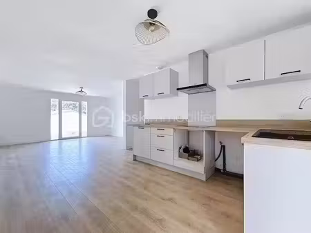 vente maison 5 pièces 100 m² à lugaignac (33420)  259 900 €