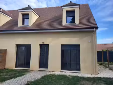 maison de 94m2 à louer sur abondant