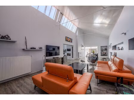 loft 260 m² - piscine intérieure - terrasse - garage - hypercentre de roanne
