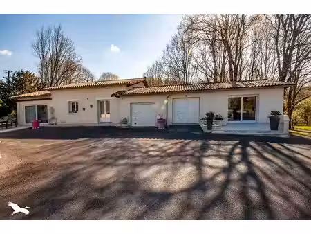 vente maison 8 pièces 187 m² nontron (24300)