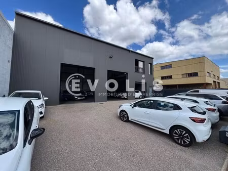 location local d’activités genas 69740 550m²