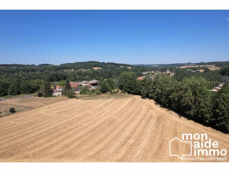 vaste terrain constructible idéalement situé