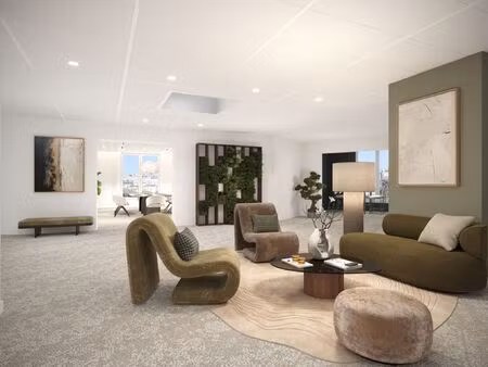 location local professionnel 729m²