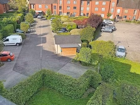 appartement à vendre avec terrasse et 3 chambres   court-saint-étienne (vbe45107)