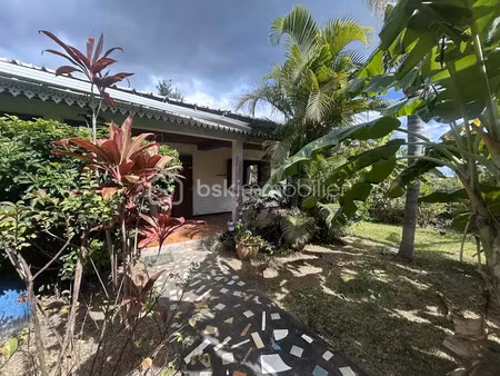 vente maison 5 pièces 161 m² à la montagne (97417)  414 000 €