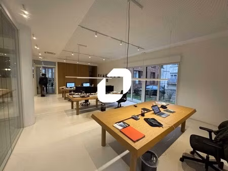 location bureaux 60 m² à 242 m²