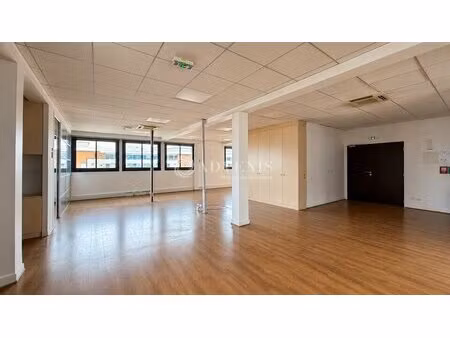 location bureaux 151 m²