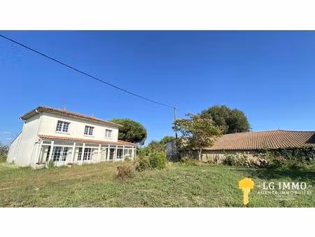 maison de 116m2 avec dépendances et ancienne distillerie proche de l'estuaire et des...