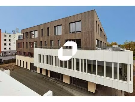 location bureaux 256 m² à 685 m²