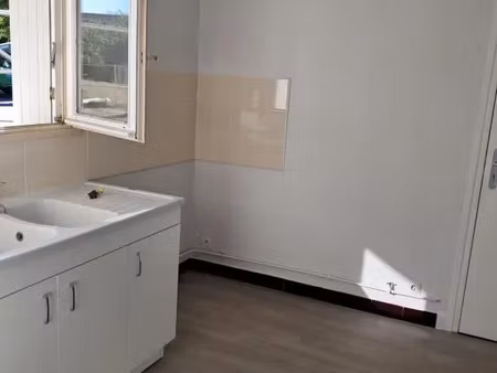 location maison 4 pièces 79 m² à hommes (37340)