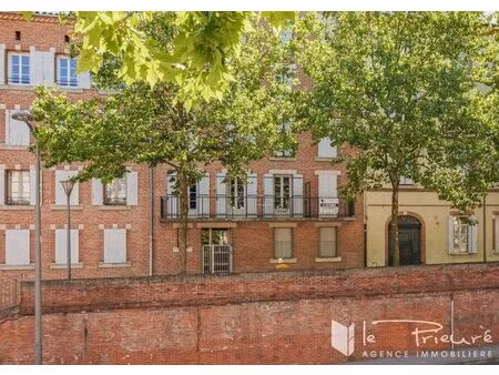 albi centre   appartement t2 traversant avec deux balcons  ascenseur et cellier