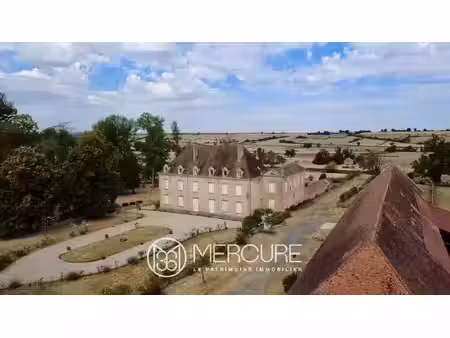 château brionnais rénové avec très grandes dépendances et ses 28 hectares
