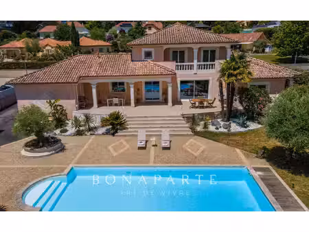 montardon - maison familiale rénovée avec piscine et vue dégagée