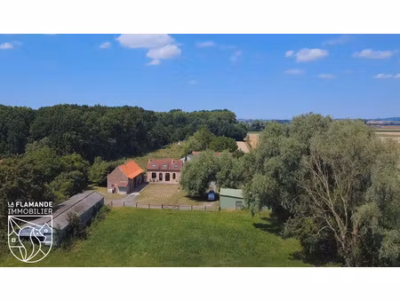 ancien corps de ferme avec dépendances sur 8700m2