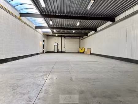 unité kmo de 185 m² à louer près de l'e313