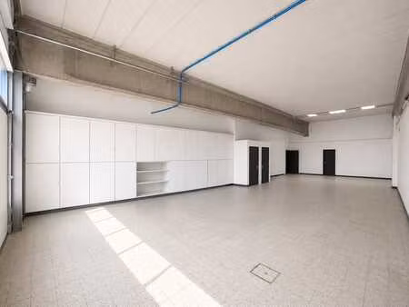entrepôt neuf ±135 m² – accès e40  hauts-sarts & trilogiport