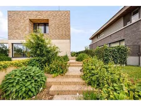 villa moderne avec jardin  terrasse et garage à sint-pieter