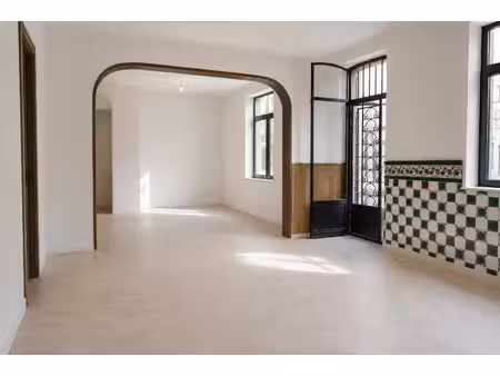 immeuble mixte à vendre avec jardin et 3 chambres   yves-gomezée (vbe44815)