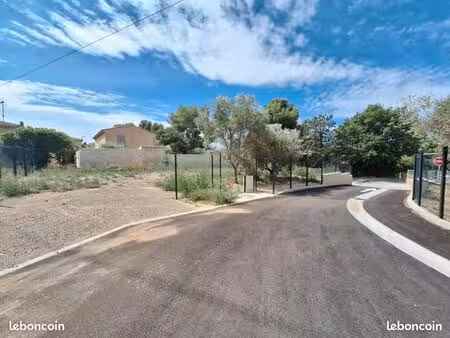 terrain 400 m² eyguieres