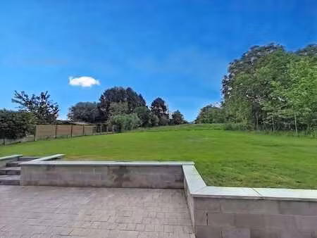 superbe rez-de-chaussée 2 chambres avec grand jardin