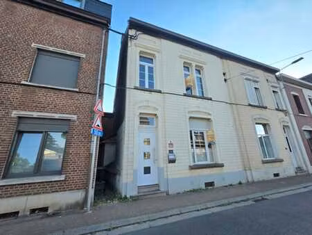 superbe maison entièrement rénovée avec 3 chambres