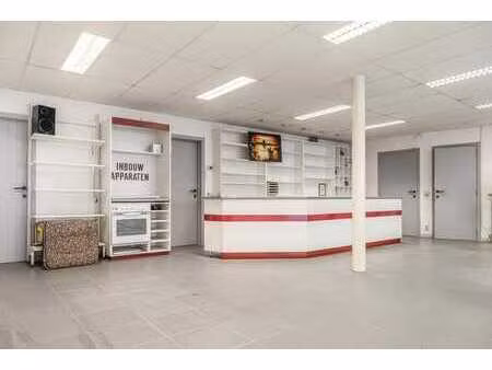 handelspand met duplexappartement met 6 slaapkamers