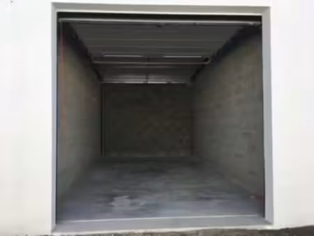 location garage box et parking aux sables-d'olonne (85100) : à louer / 29m² les sables-d'o