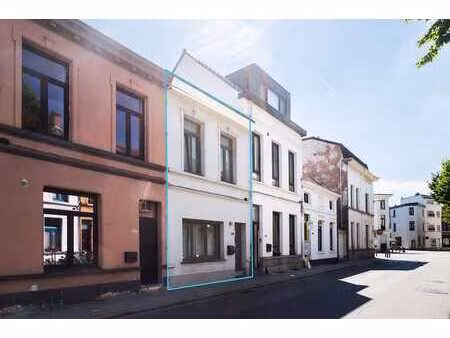 maison clé en main avec 3 chambres et cour à berchem