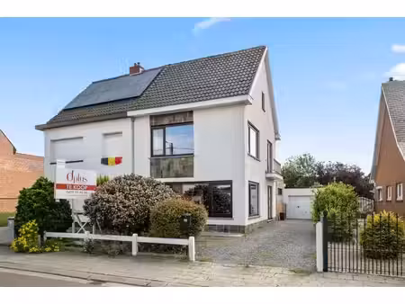 instapklare  volledig gerenoveerde ho bebouwing met 3 slp...